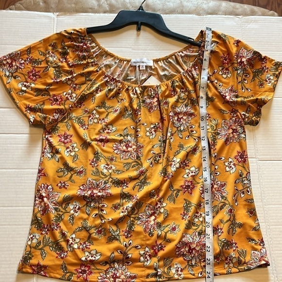 NWT-modern attraction-M-mustard yellow floral-Short sleeve shirt/top/blouse. - Picture 11 of 11